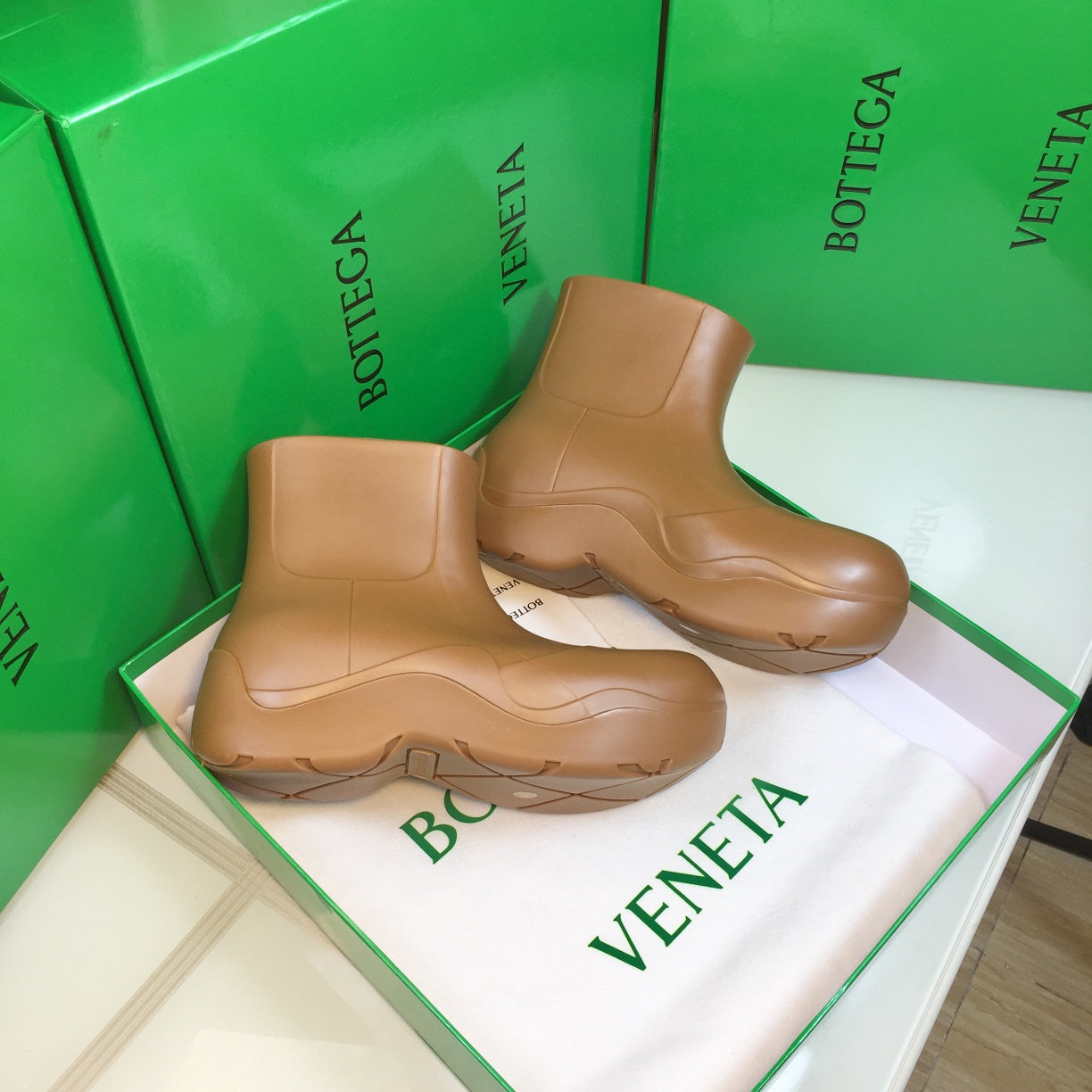 BOTTEGA VENETA PUDDLE ANKLE BOOT IN CAMEL BEIGE RUBBER