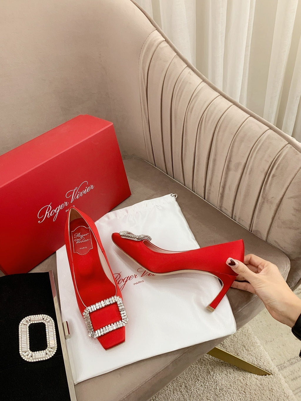 TROMPETTE PUMPS IN RED SILK CRYSTAL BUCKLE