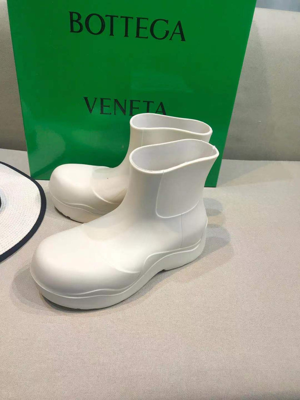 BOTTEGA VENETA PUDDLE ANKLE BOOT IN WHITE RUBBER