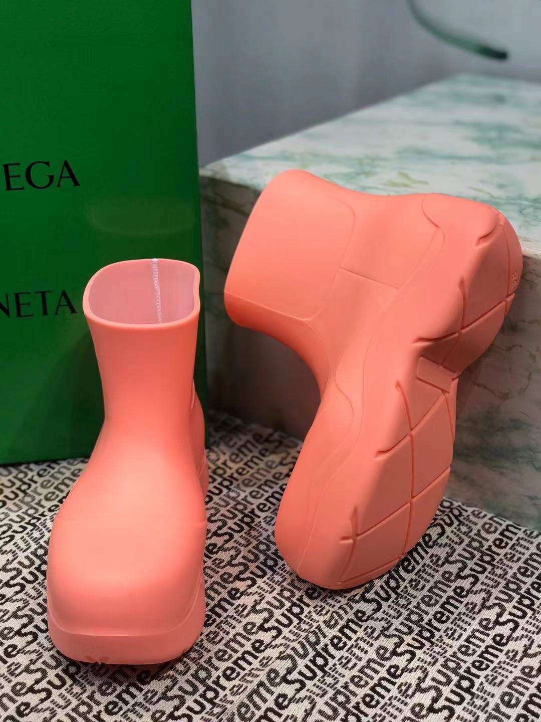 BOTTEGA VENETA PUDDLE ANKLE BOOT IN PUNCH PINK RUBBER