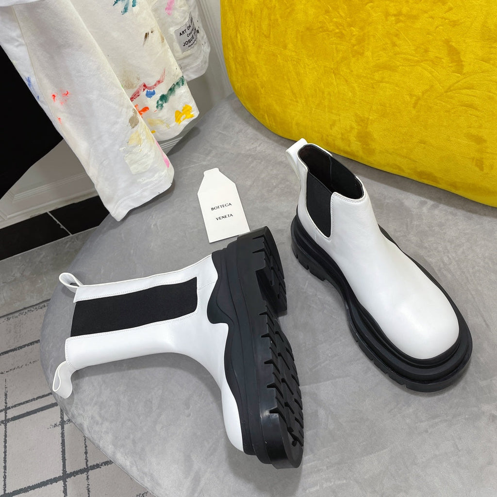 BOTTEGA VENETA TIRE CHELSEA BOOT IN WHITE MIX BLACK CALFSKIN