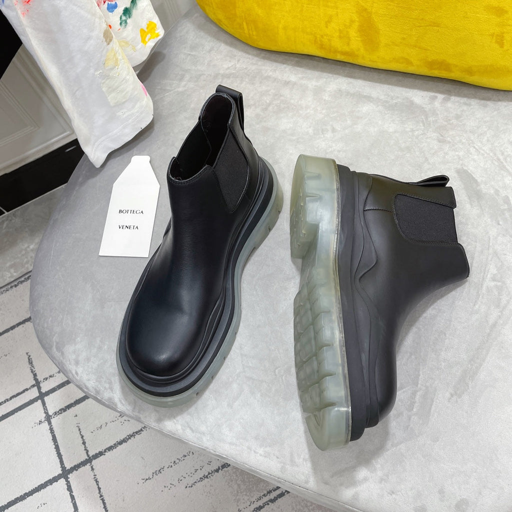 BOTTEGA VENETA TIRE CHELSEA BOOT IN BLACK CALFSKIN WITH PALE GRAY SOLE