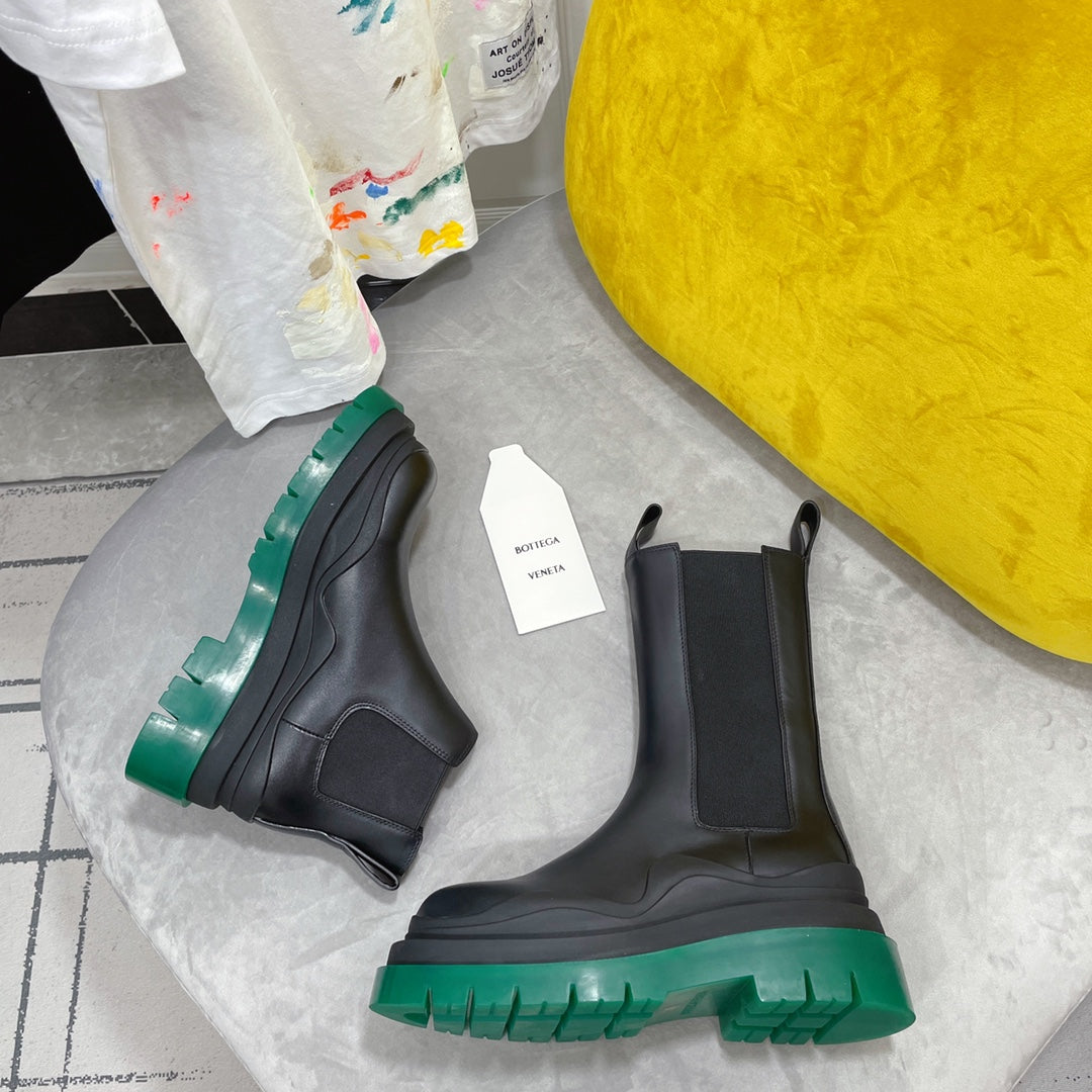BOTTEGA VENETA TIRE CHELSEA BOOT IN BLACK MIX TEAL GREEN CALFSKIN