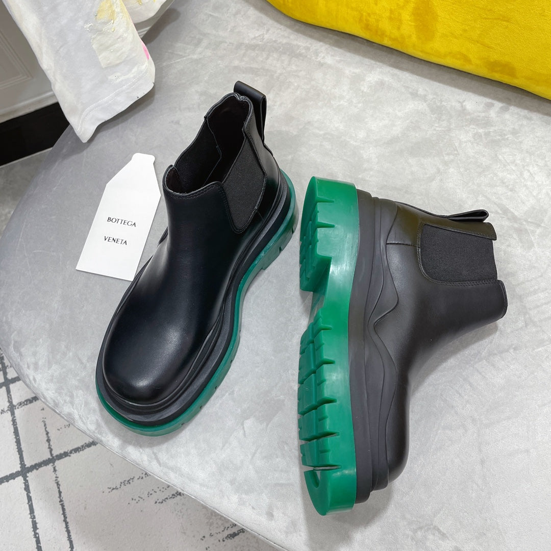 BOTTEGA VENETA TIRE CHELSEA BOOT IN BLACK MIX TEAL GREEN CALFSKIN
