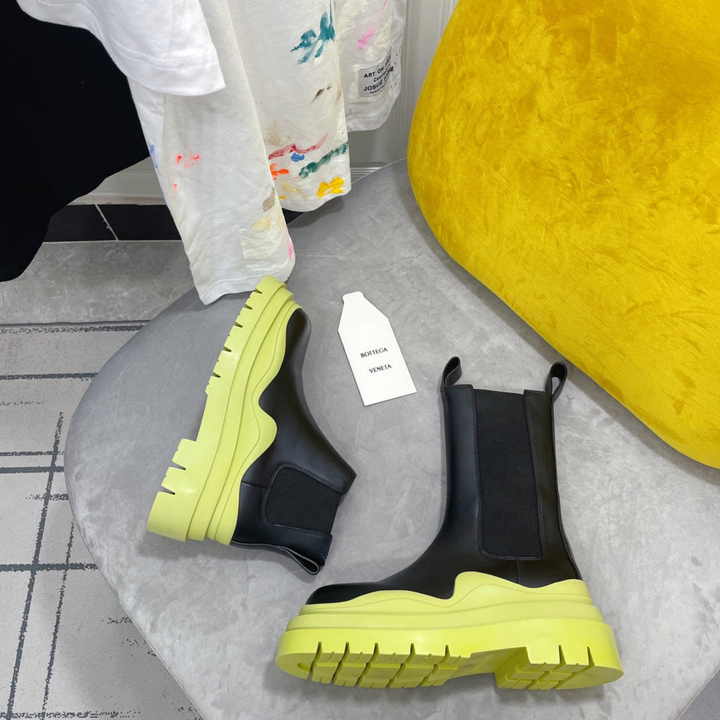 BOTTEGA VENETA TIRE CHELSEA BOOT IN BLACK MIX NEON YELLOW CALFSKIN