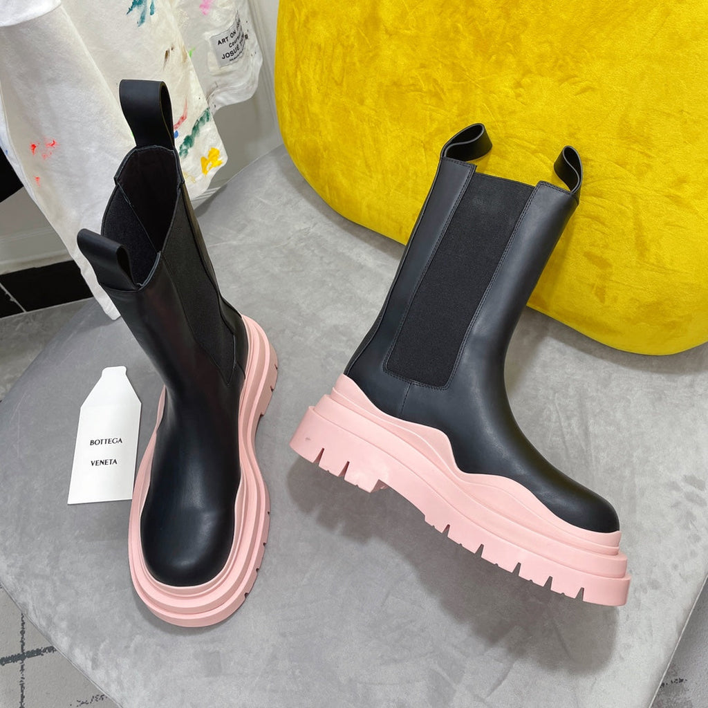 BOTTEGA VENETA TIRE CHELSEA BOOT IN PALE PINK MIX BLACK CALFSKIN