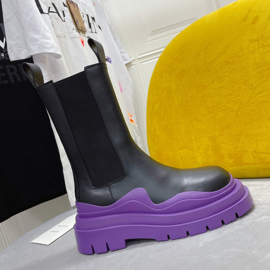 BOTTEGA VENETA TIRE CHELSEA BOOT IN BLACK MIX ROYAL PURPLE CALFSKIN