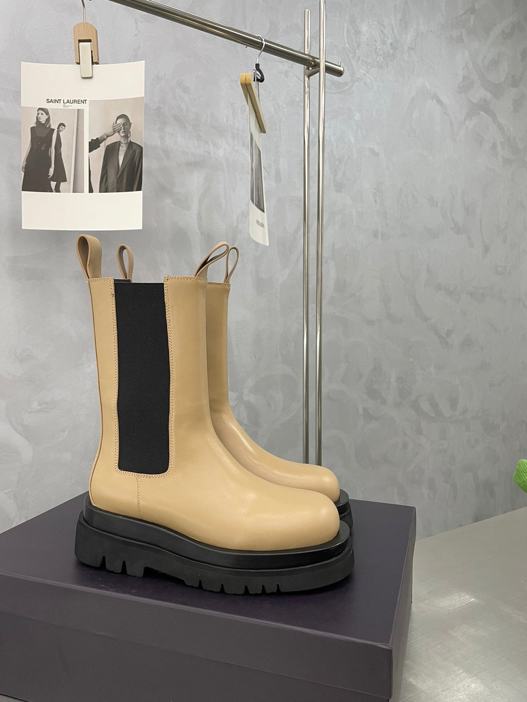 BOTTEGA VENETA LUG CHELSEA BOOT IN CAMEL BEIGE CALFSKIN