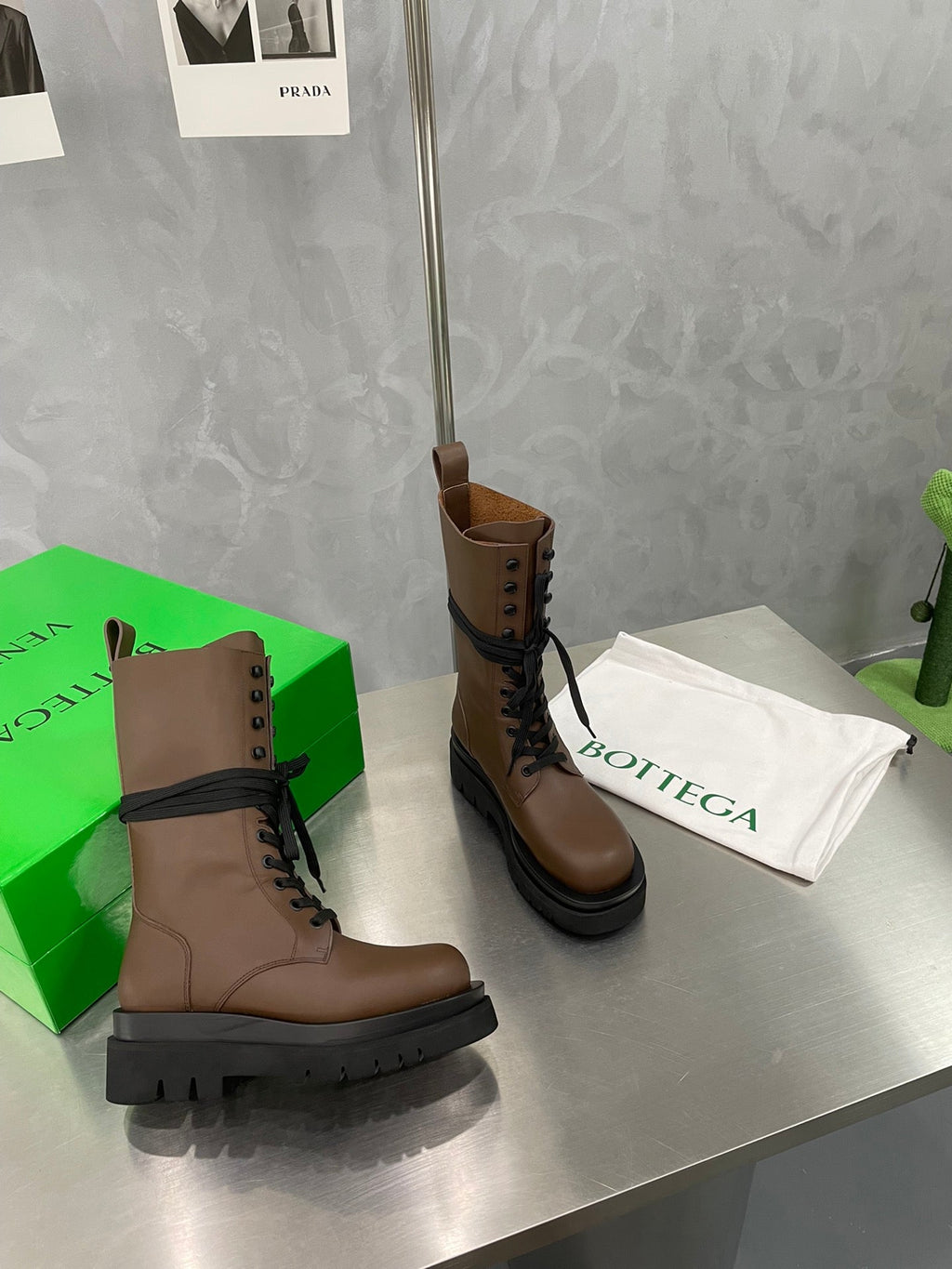 BOTTEGA VENETA LUG LACE-UP BOOT IN CHOCOLATE BROWN CALFSKIN 7 CM