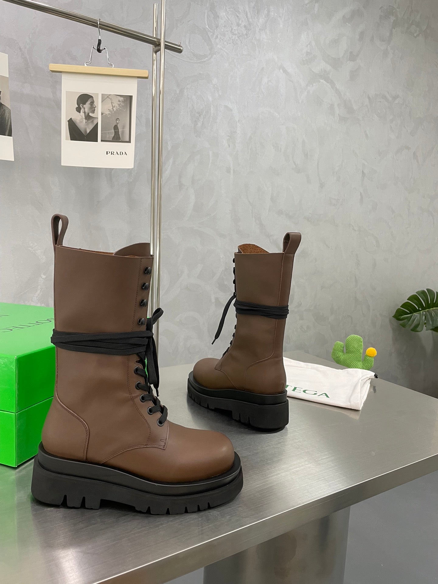 BOTTEGA VENETA LUG LACE-UP BOOT IN CHOCOLATE BROWN CALFSKIN 7 CM