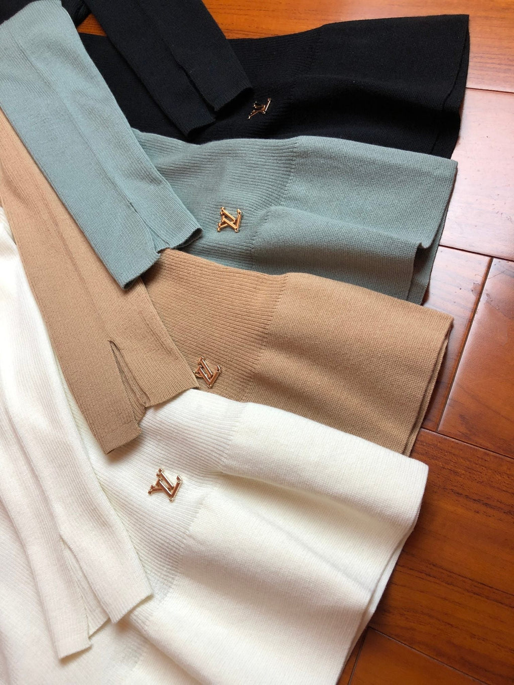 LOUIS VUITTON LV 25S CREW NECK RUFFLE PULLOVER 0083
