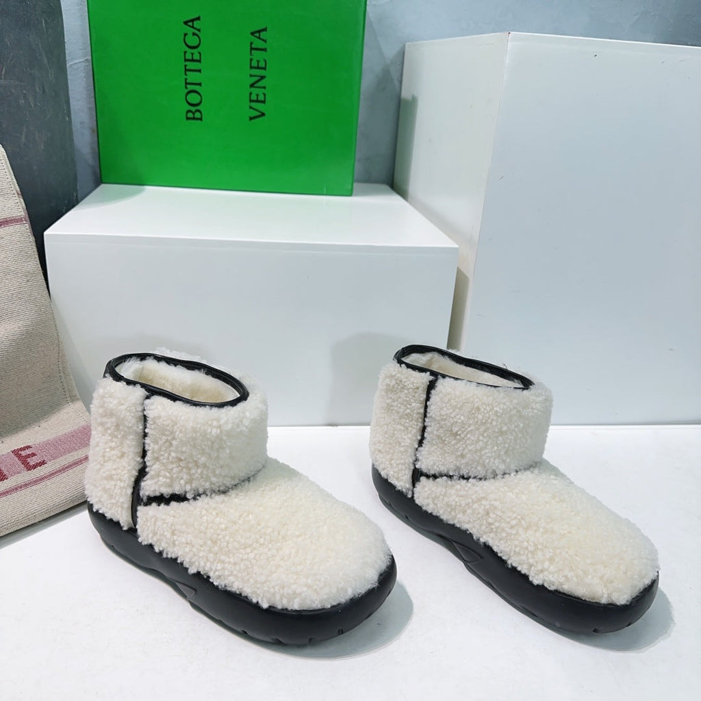 BOTTEGA VENETA MINI ANKLE BOOT IN WHITE SHEARLING WITH BLACK ULTRA LIGHTWEIGHT RUBBER OUTSOLE