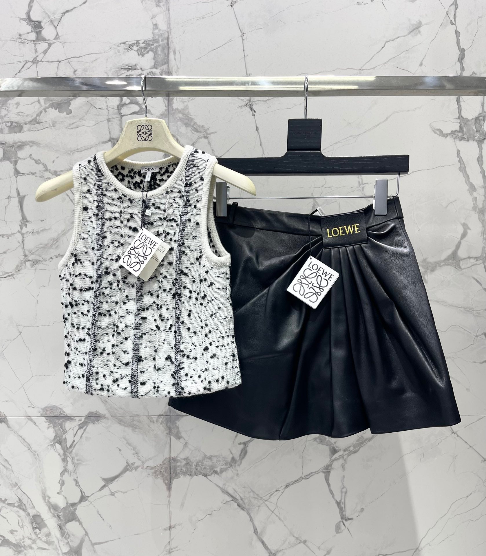 LOEWE SLEEVELESS KNIT TOP STYLE 17