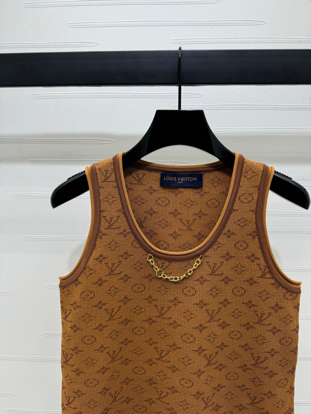 LOUIS VUITTON LV ROUND-NECK KNITTED SLEEVELESS VEST 274937