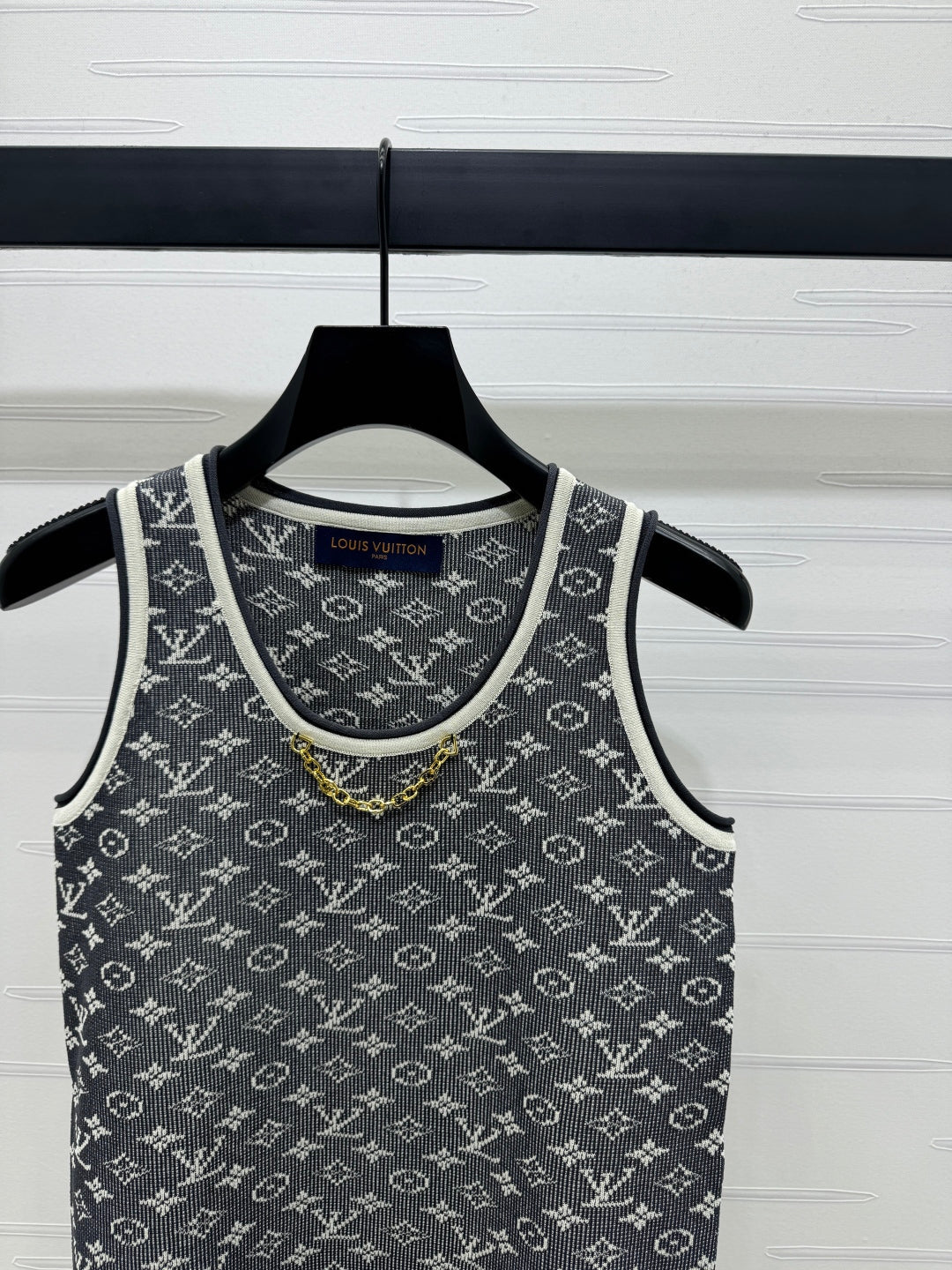 LOUIS VUITTON LV ROUND-NECK KNITTED SLEEVELESS VEST 274936