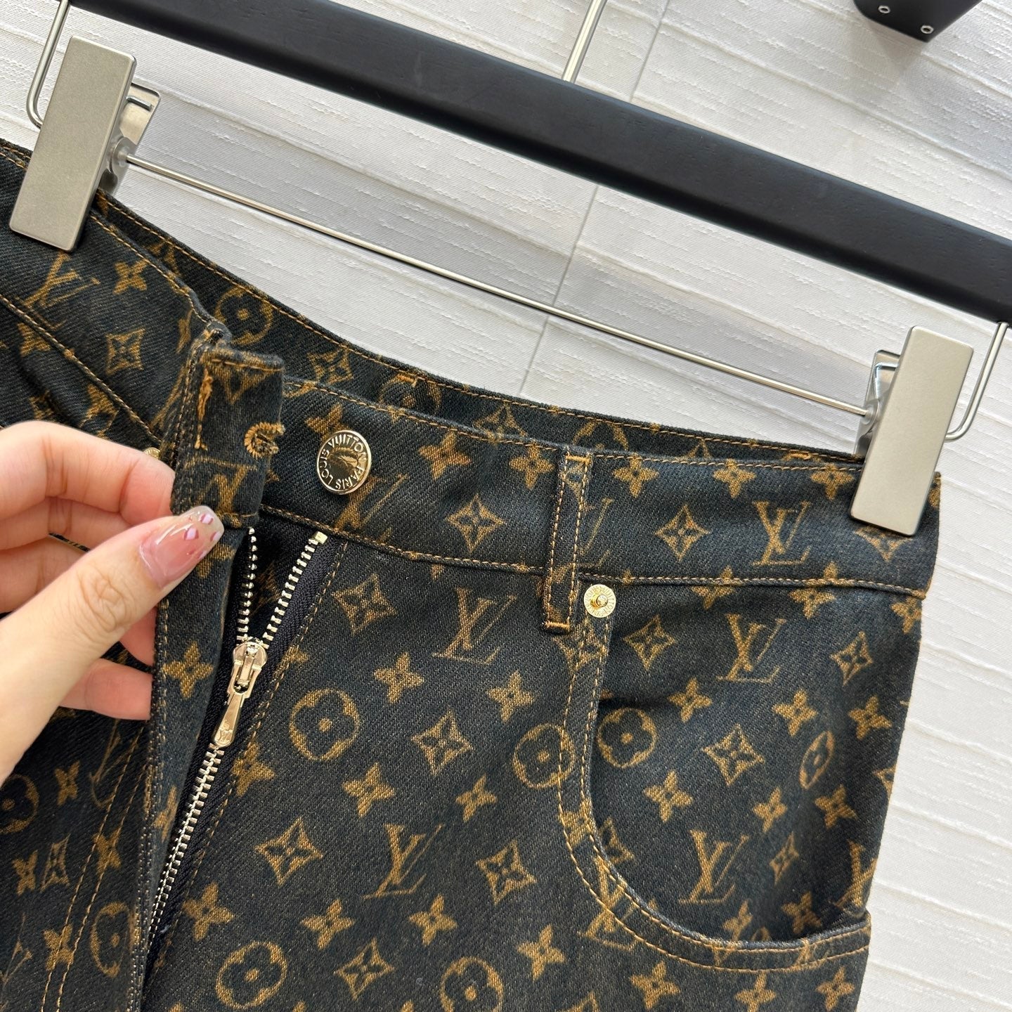 LOUIS VUITTON LV DENIM PANTS WITH LOGO 264395
