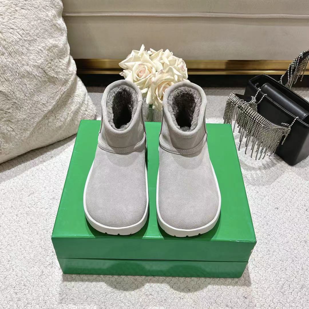BOTTEGA VENETA SNAP MINI ANKLE BOOTS IN PALE GRAY SUEDE AND SHEARLING LINING