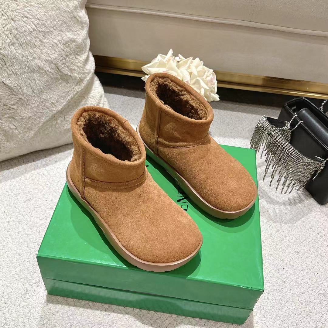 BOTTEGA VENETA SNAP MINI ANKLE BOOTS IN BRONZE BROWN SUEDE AND SHEARLING LINING