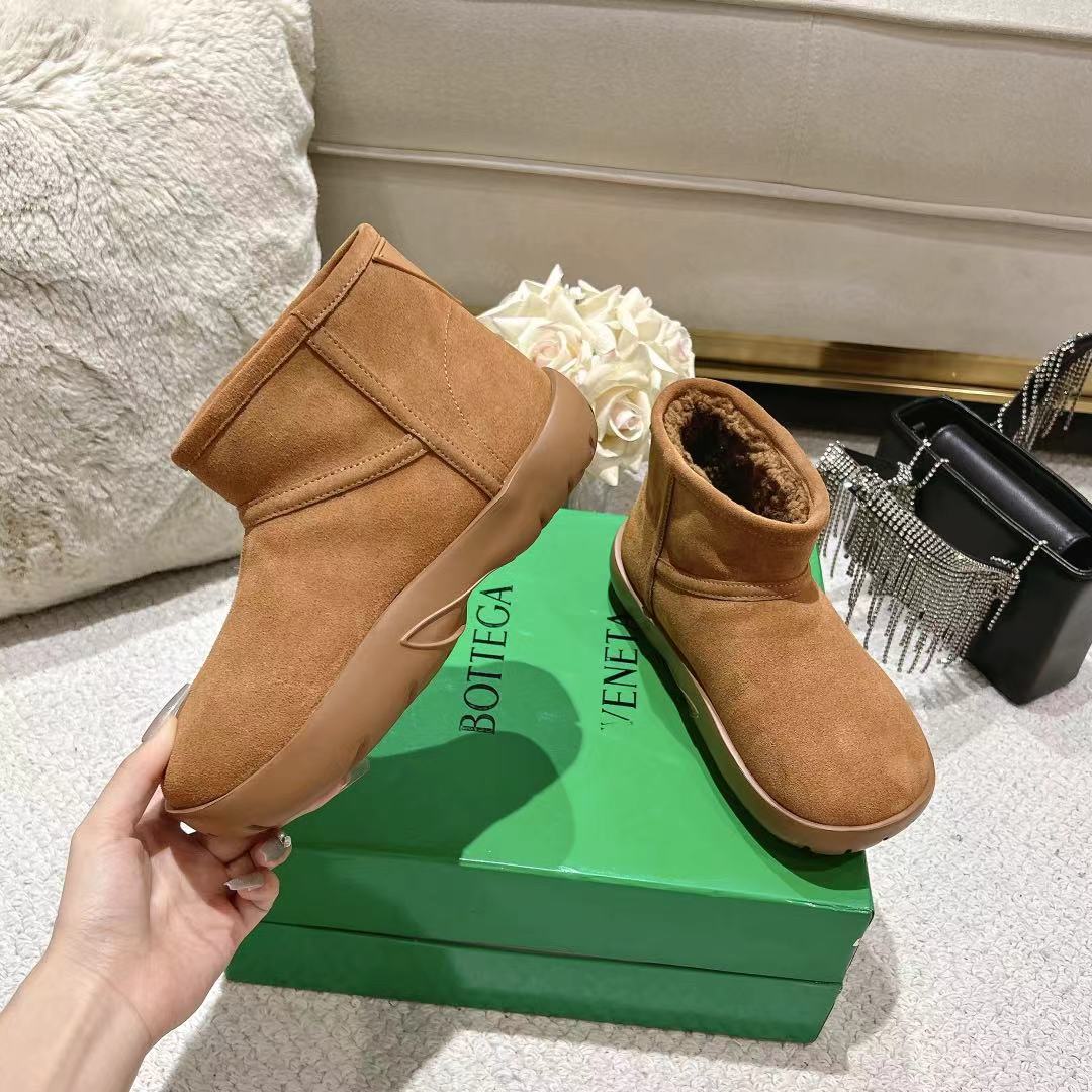 BOTTEGA VENETA SNAP MINI ANKLE BOOTS IN BRONZE BROWN SUEDE AND SHEARLING LINING