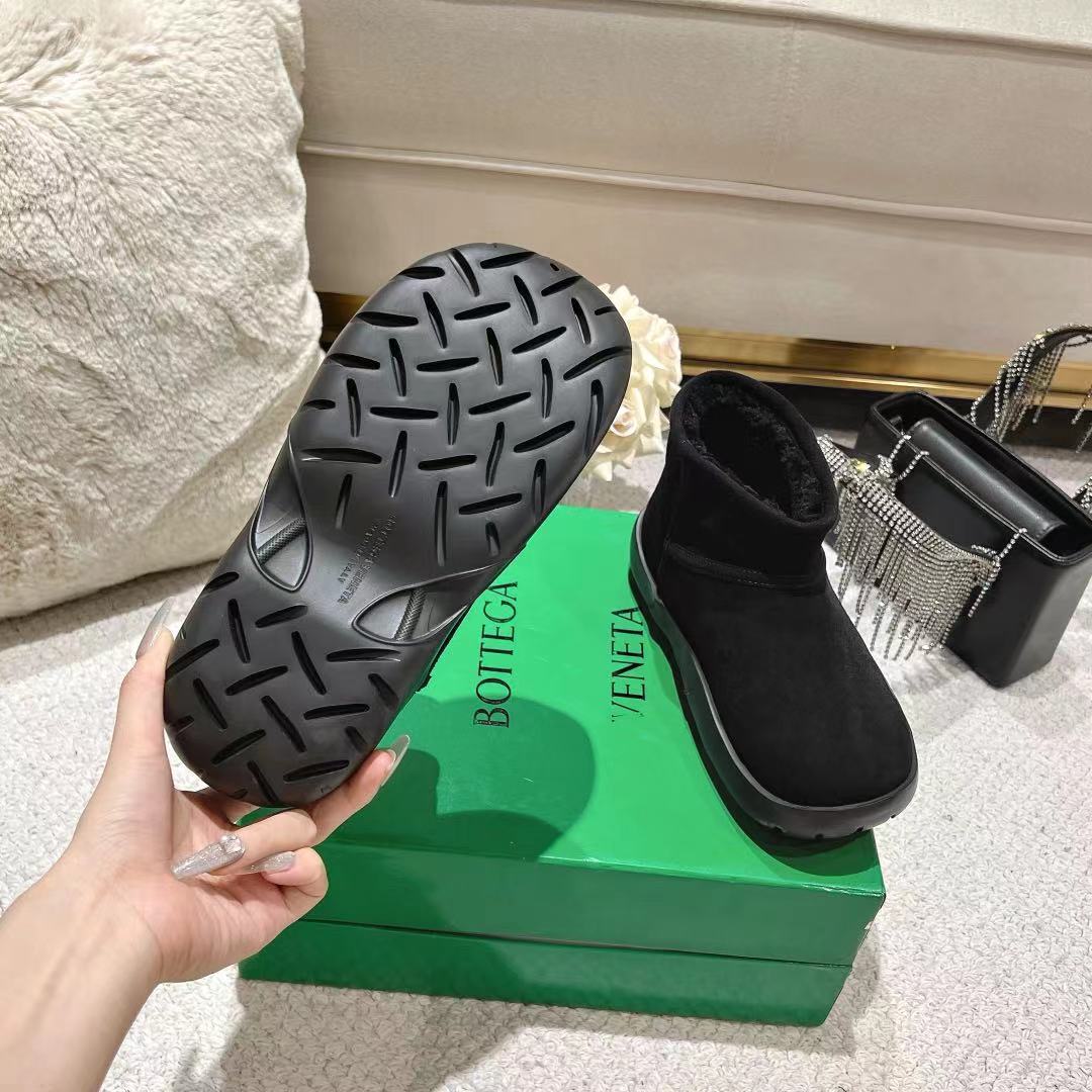 BOTTEGA VENETA SNAP MINI ANKLE BOOTS IN BLACK SUEDE AND SHEARLING LINING