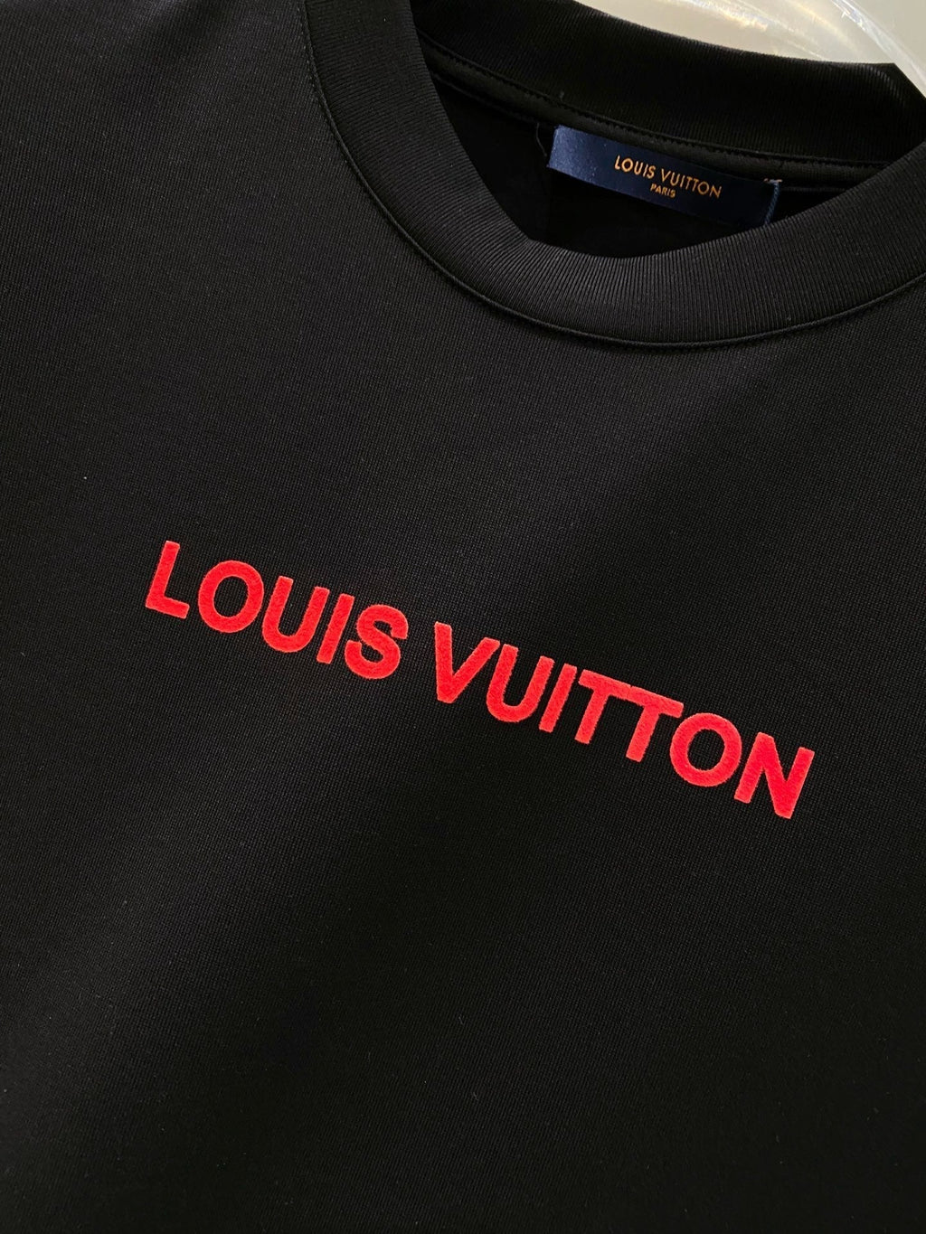 LOUIS VUITTON LV T-SHIRT IN BLACK COTTON RED LOGO 238833