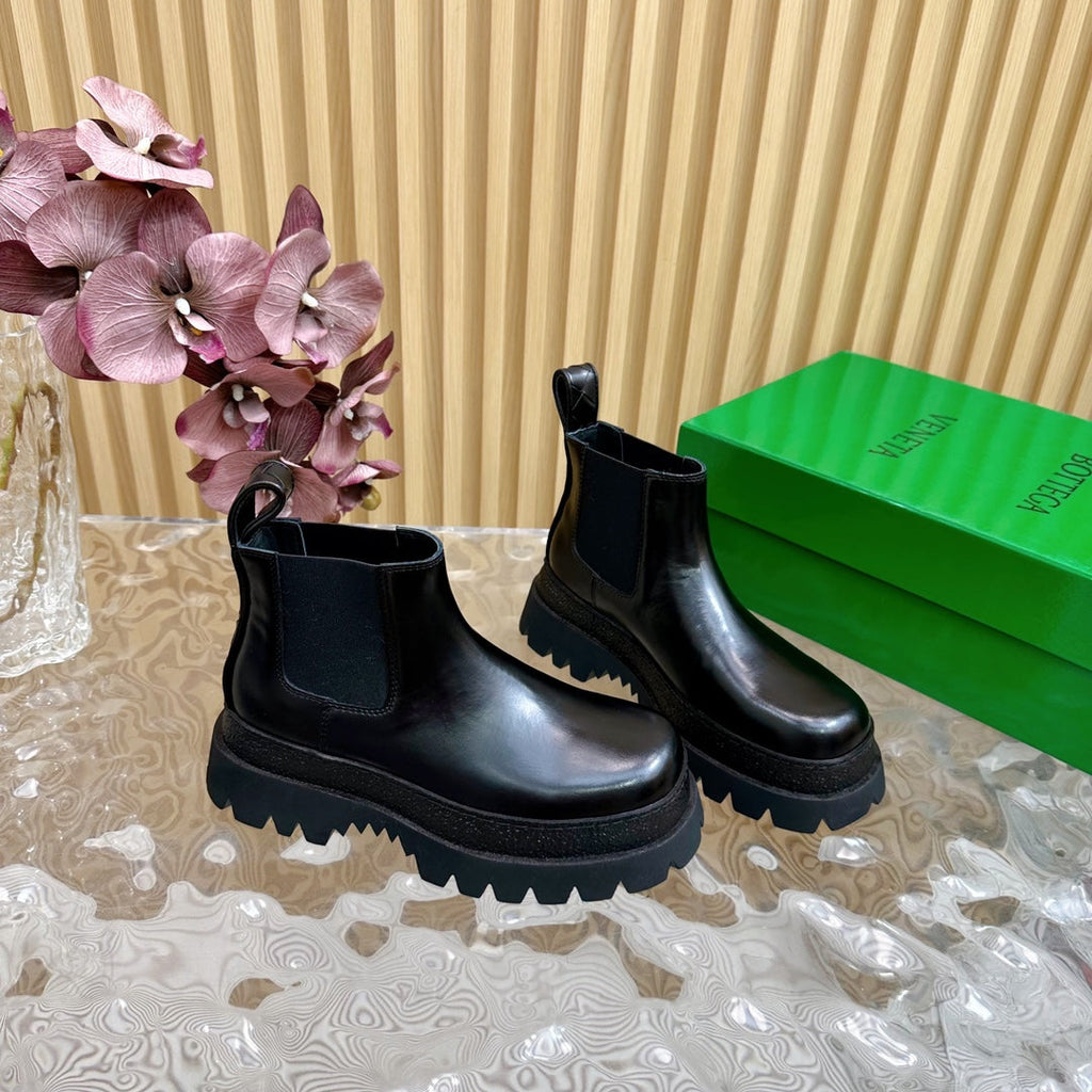 BOTTEGA VENETA FIREMAN ANKLE BOOT IN BLACK CALFSKIN