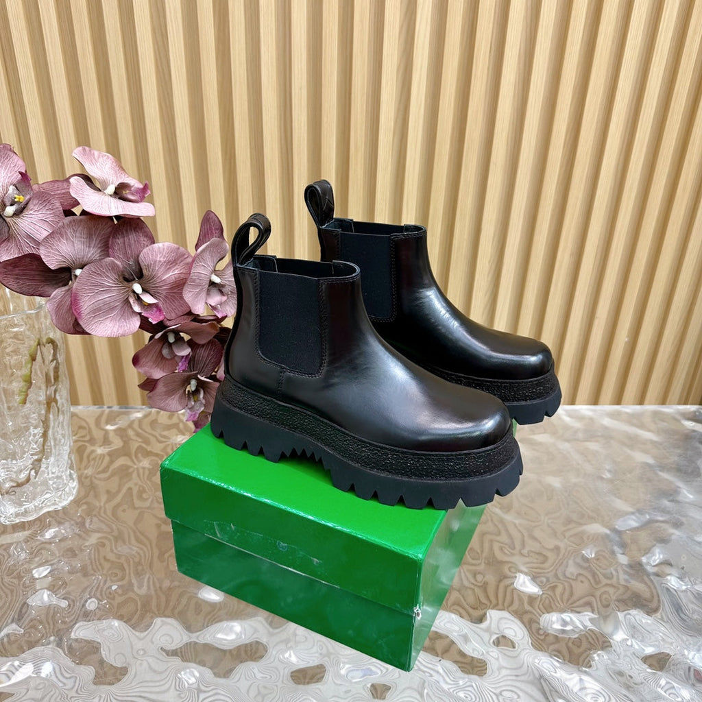 BOTTEGA VENETA FIREMAN ANKLE BOOT IN BLACK CALFSKIN