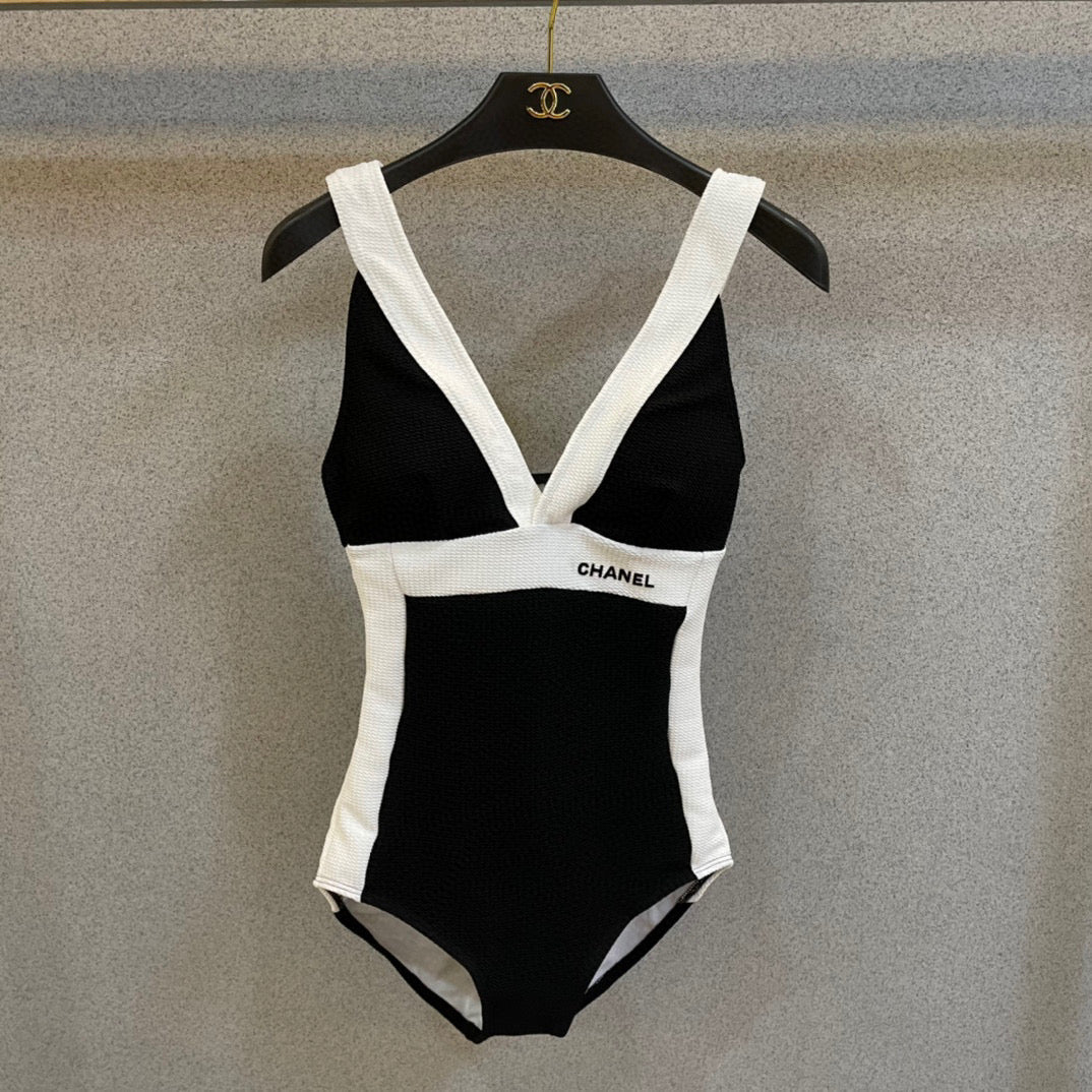 CHANEL BIKINI SWIMSUIT SET IN BLACK AND WHITE 573554