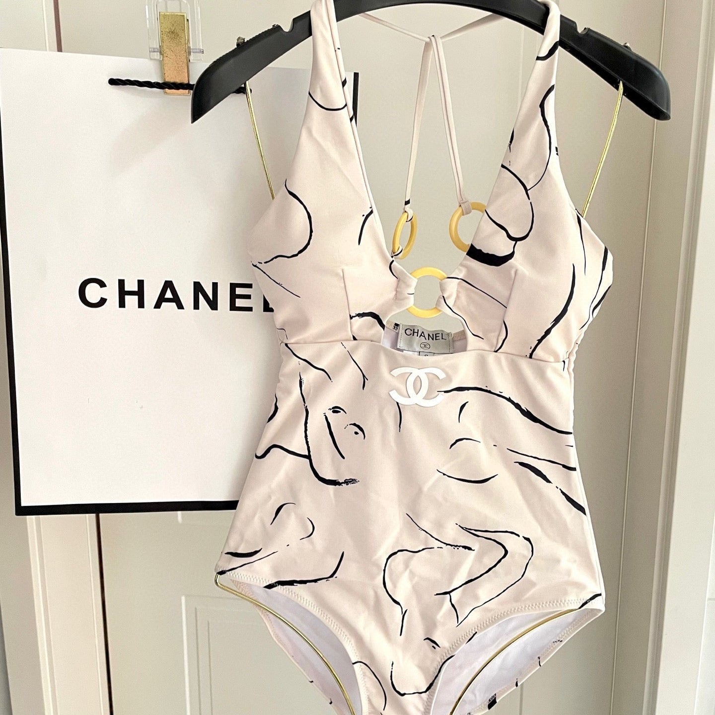 CHANEL BIKINI SWIMSUIT SET IN CREAMY WHITE MIXED WITH CURVED BLACK DETAIL 608919