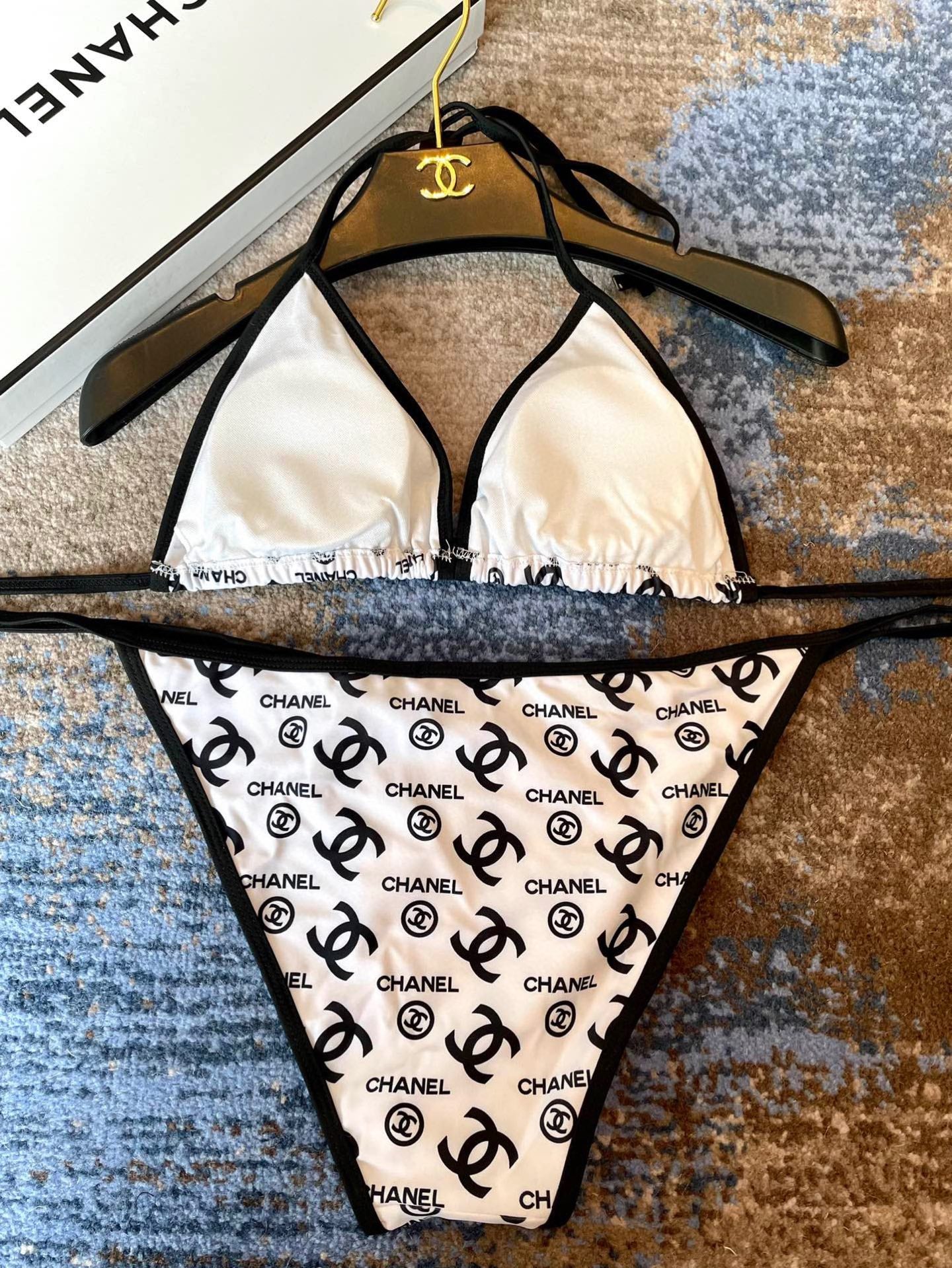 CHANEL BIKINI SWIMSUIT IN WHITE AND BLACK LOGO PRINTED 627826