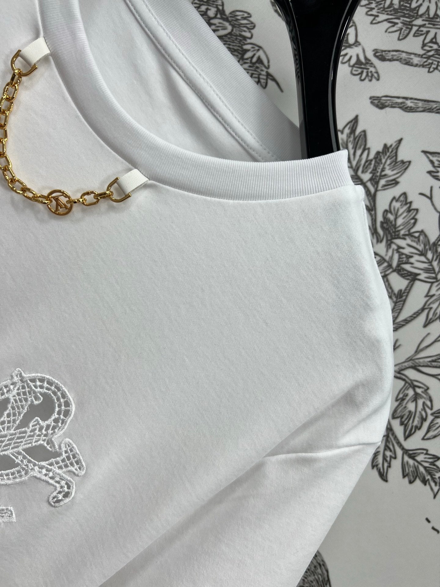 LOUIS VUITTON LV 25S SHORT SLEEVE T-SHIRT WITH EMBROIDERED LOGO 263036