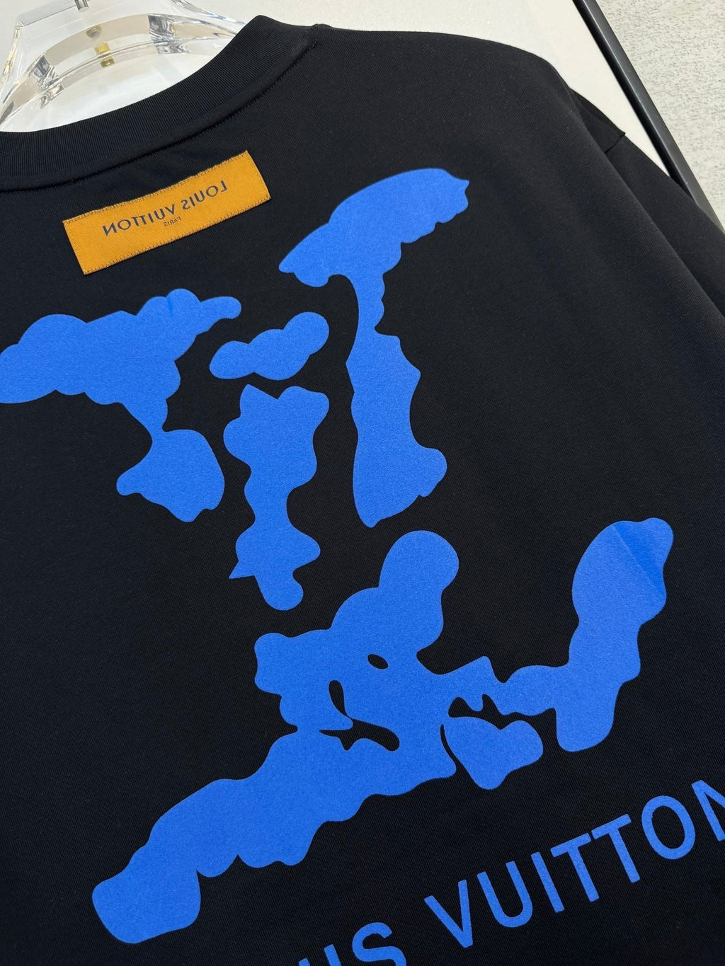 LOUIS VUITTON LV BLACK COTTON T-SHIRT BLUE STYLIZED LOGO 238916