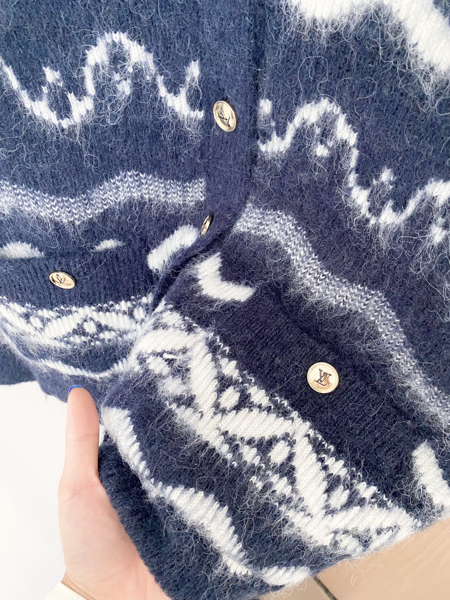 LOUIS VUITTON LV 25S V-NECK CARDIGAN 0057