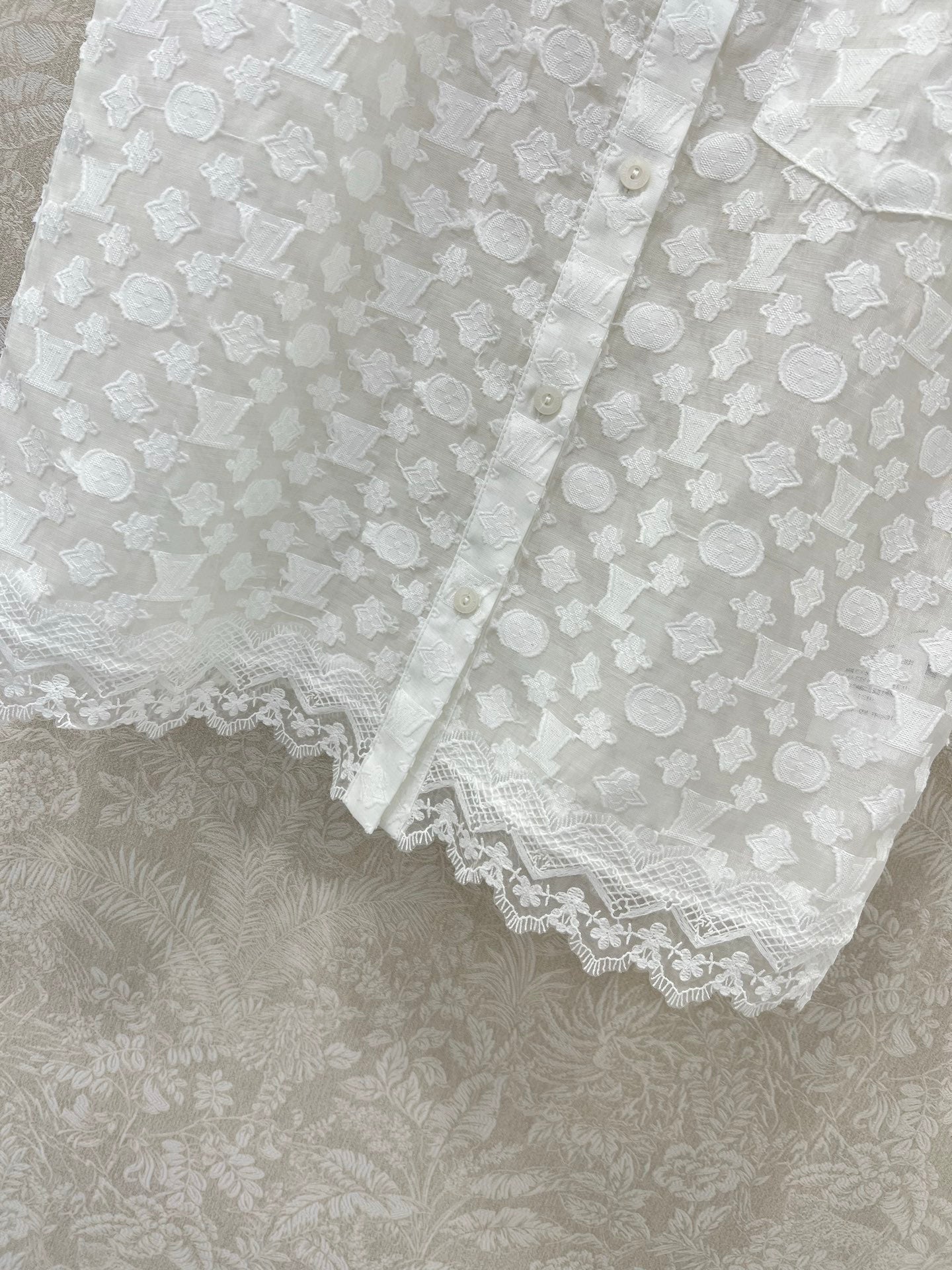 LOUIS VUITTON LV SLEEVELESS TOP WITH SCALLOPED LACE HEM 263195