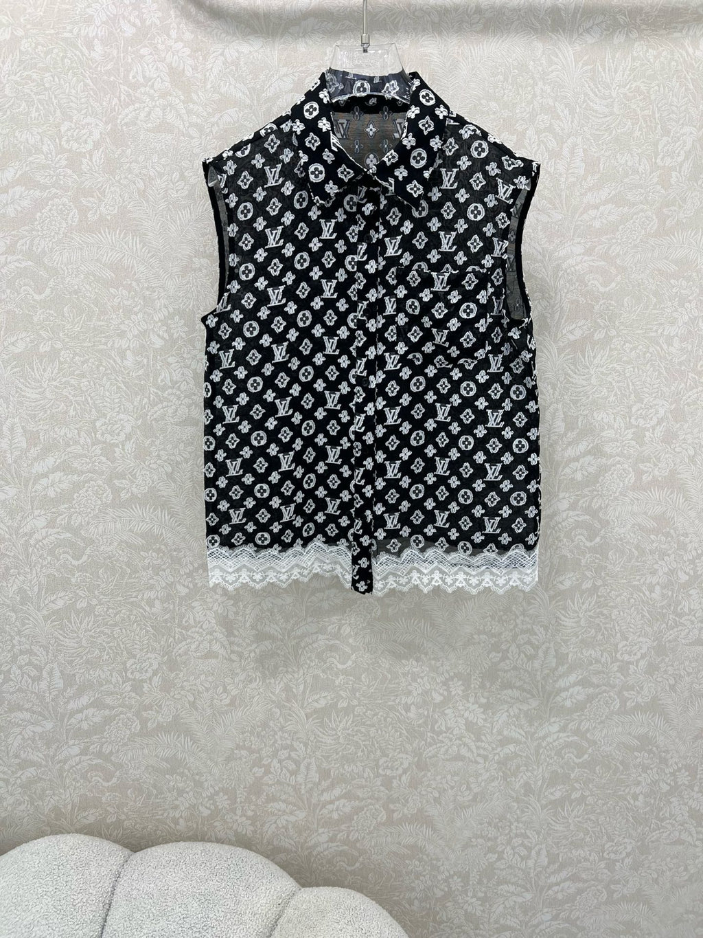 LOUIS VUITTON LV SLEEVELESS TOP WITH SCALLOPED LACE HEM 263195