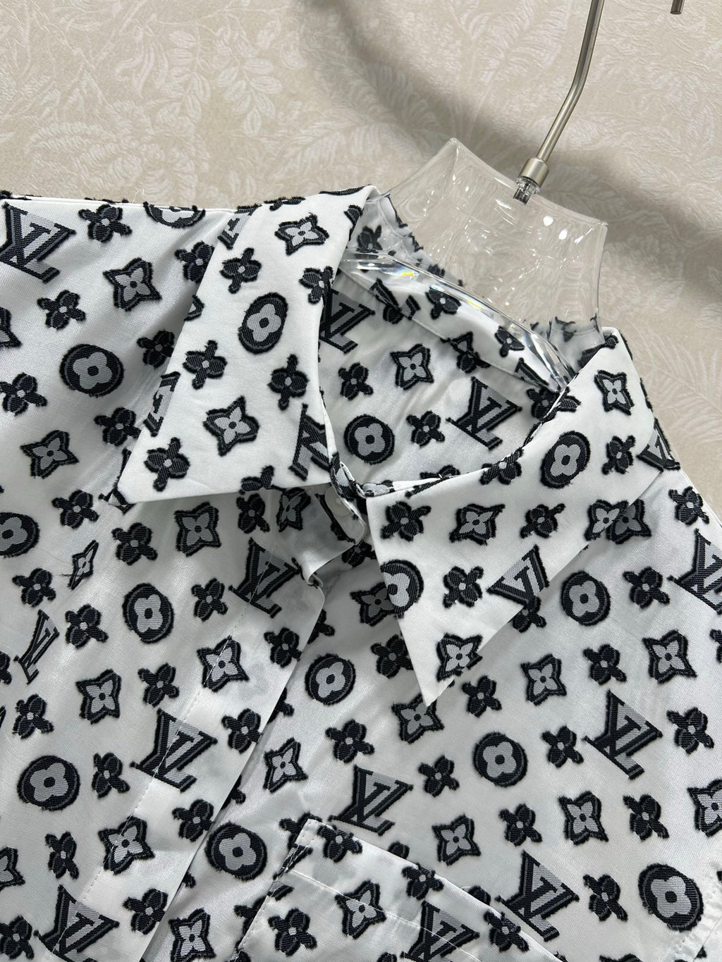 LOUIS VUITTON LV SLEEVELESS LOGO PRINT TOP 269951