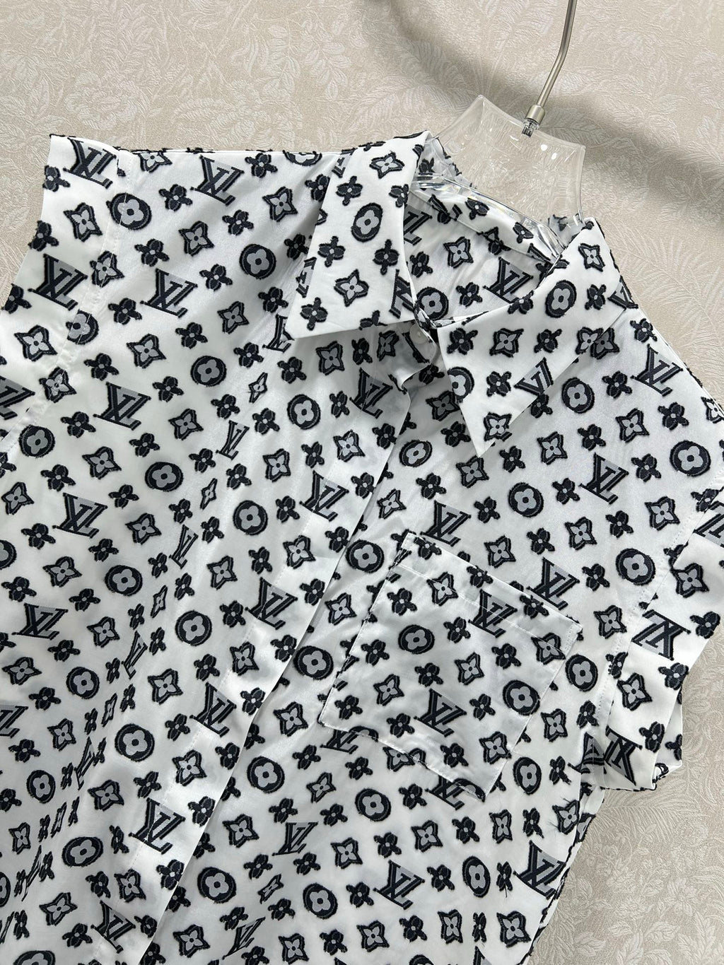 LOUIS VUITTON LV SLEEVELESS LOGO PRINT TOP 269951