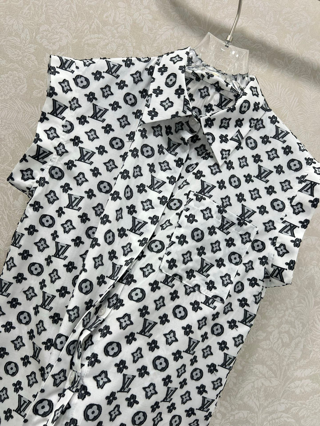 LOUIS VUITTON LV SLEEVELESS LOGO PRINT TOP 269951