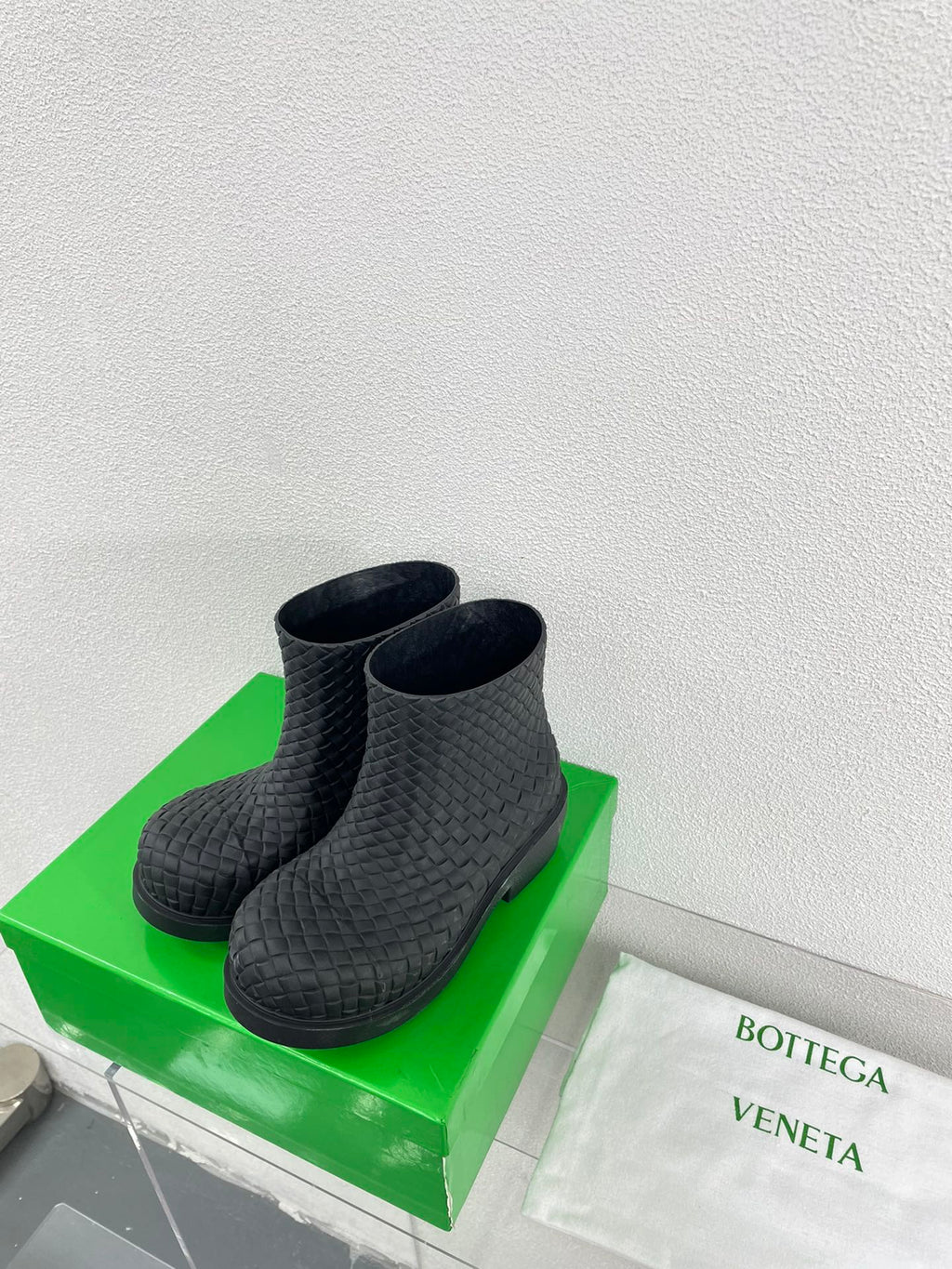 BOTTEGA VENETA FIREMAN BOOTS IN BLACK RUBBER WITH ICONIC INTRECCIO MOTIF