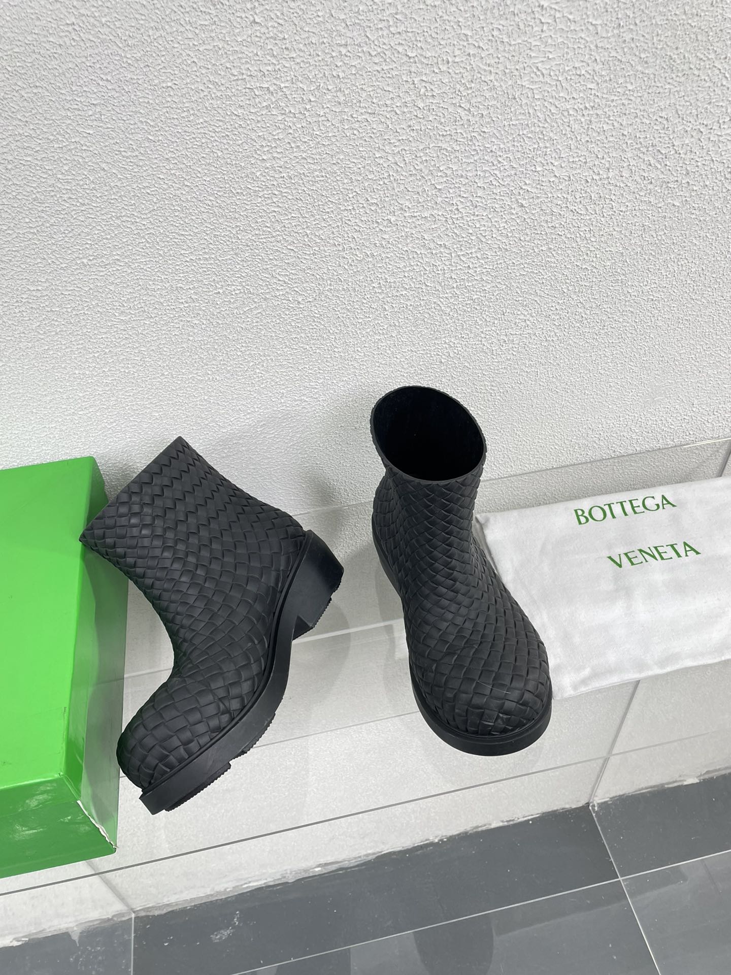 BOTTEGA VENETA FIREMAN BOOTS IN BLACK RUBBER WITH ICONIC INTRECCIO MOTIF