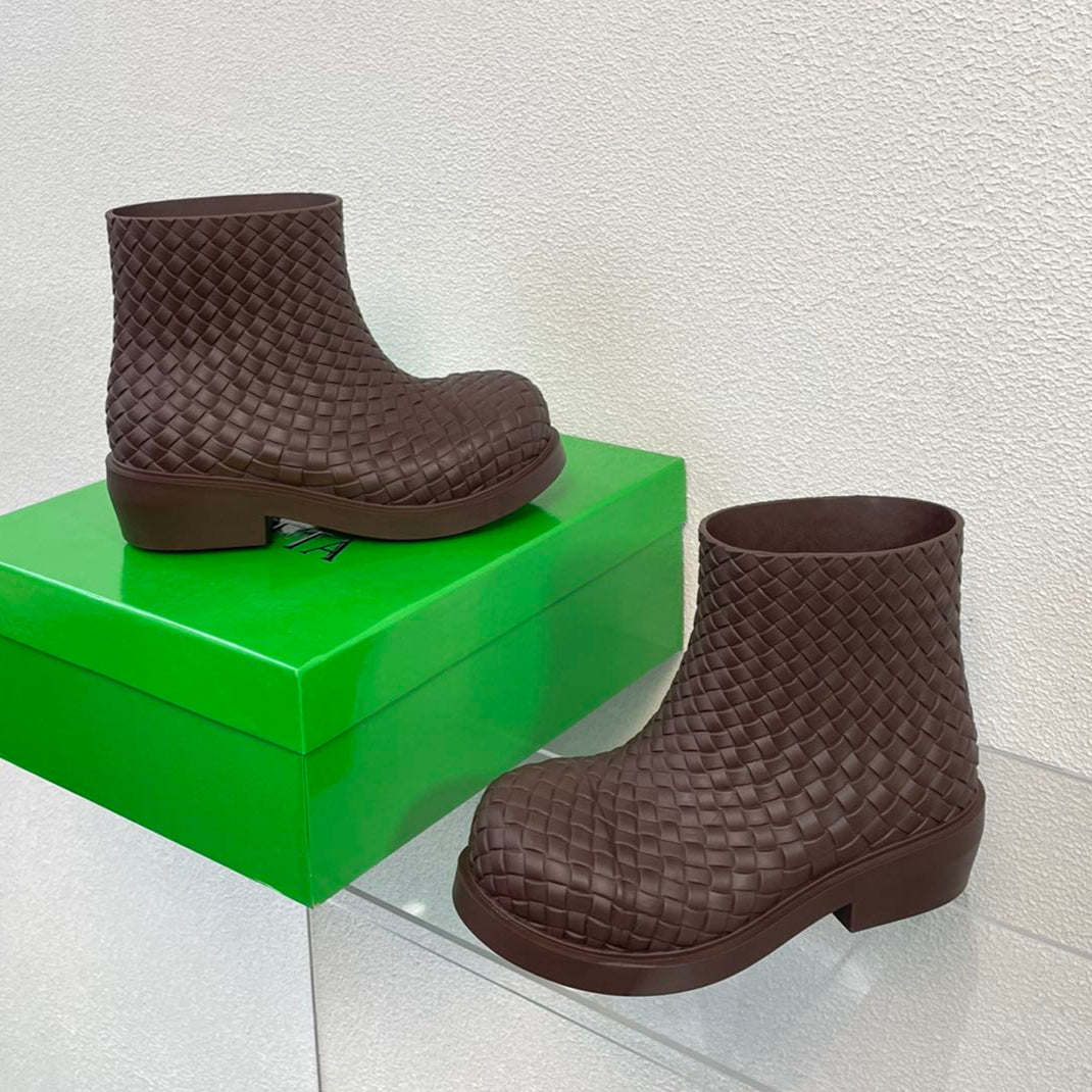 BOTTEGA VENETA FIREMAN BOOTS IN CHOCOLATE BROWN RUBBER WITH ICONIC INTRECCIO MOTIF