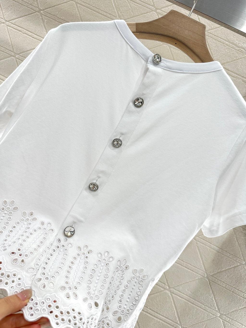 LOUIS VUITTON LV 25S EMBROIDERED CROP TEE IN COTTON 265558