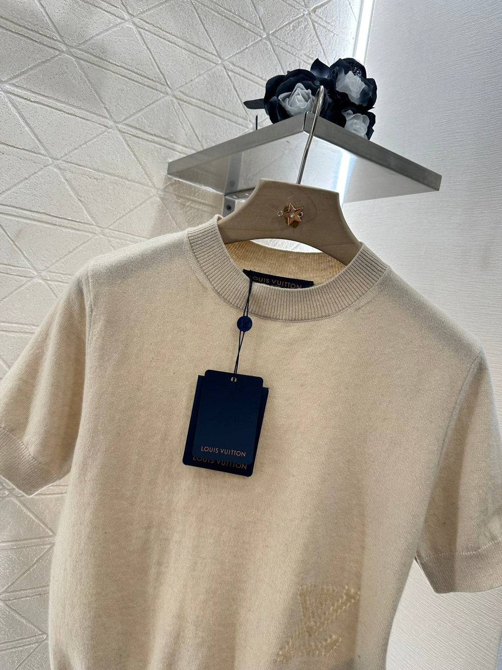 LOUIS VUITTON LV CREW NECK TOP WITH EMBROIDERED TEXT 272305