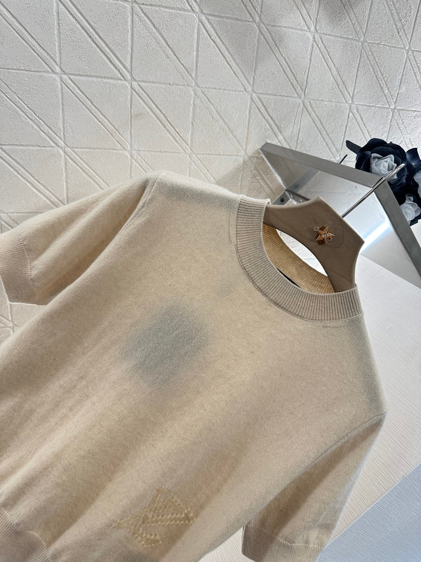 LOUIS VUITTON LV CREW NECK TOP WITH EMBROIDERED TEXT 272305
