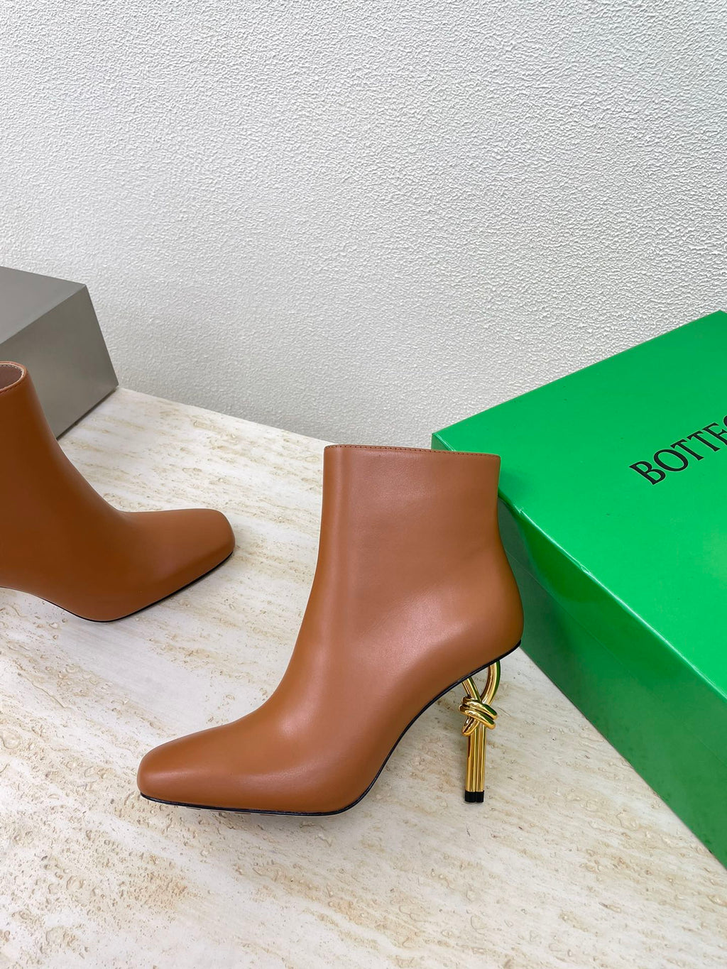 BOTTEGA VENETA KNOT ANKLE BOOT IN BRONZE BROWN CALFSKIN WITH GOLD METAL HEEL 9 CM