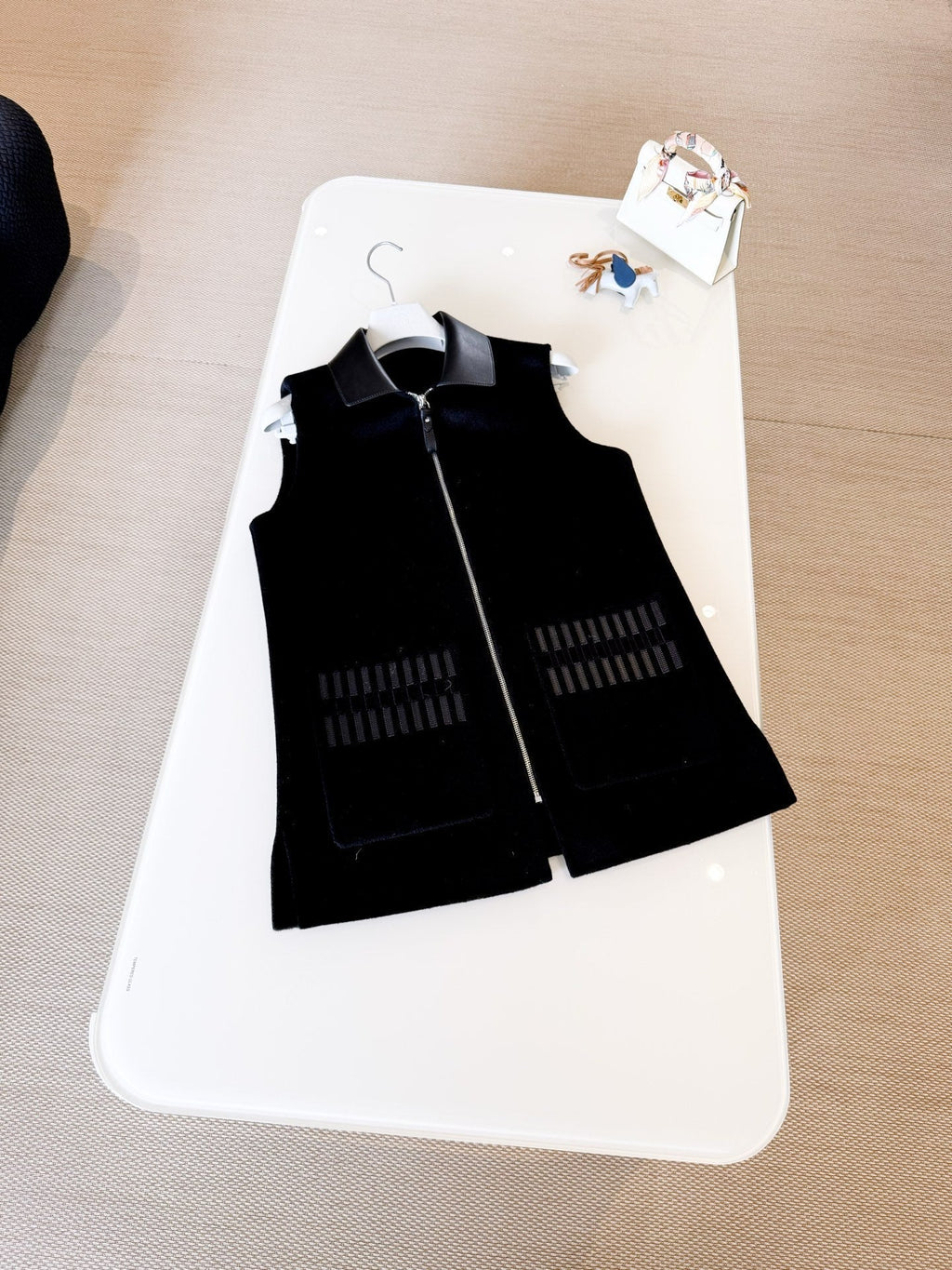 HERMES 25S SLEEVELESS VEST JACKET 476