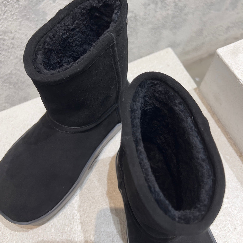 BOTTEGA VENETA SNAP ANKLE BOOT IN BLACK SUEDE AND SHEARLING LINING