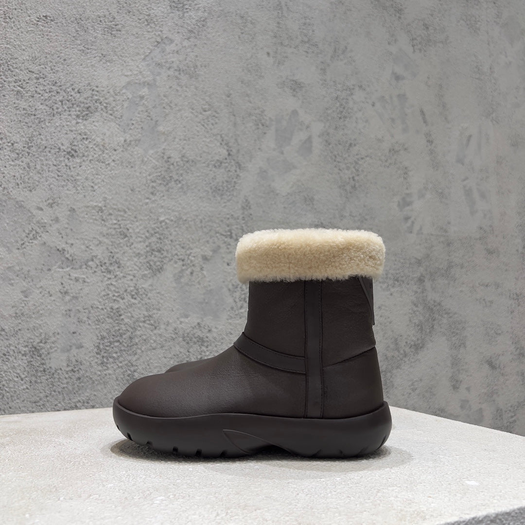 BOTTEGA VENETA ANKLE BOOTS IN CHOCOLATE BROWN LAMBSKIN WITH SHEARLING LINING