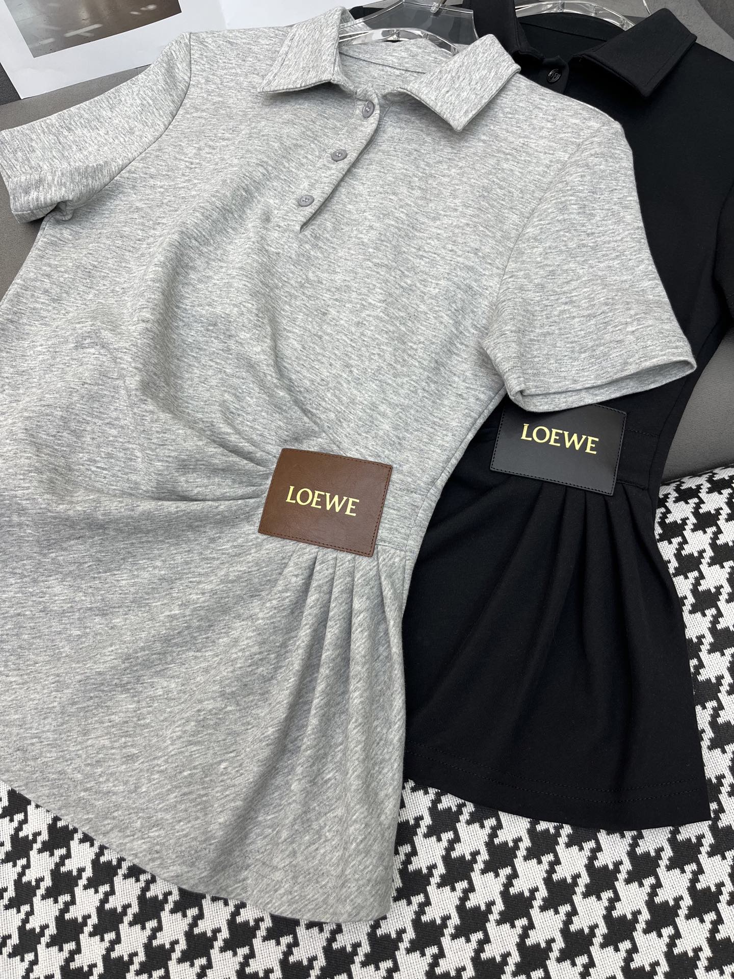 FITTED POLO SHIRT WITH PLEATED WAIST