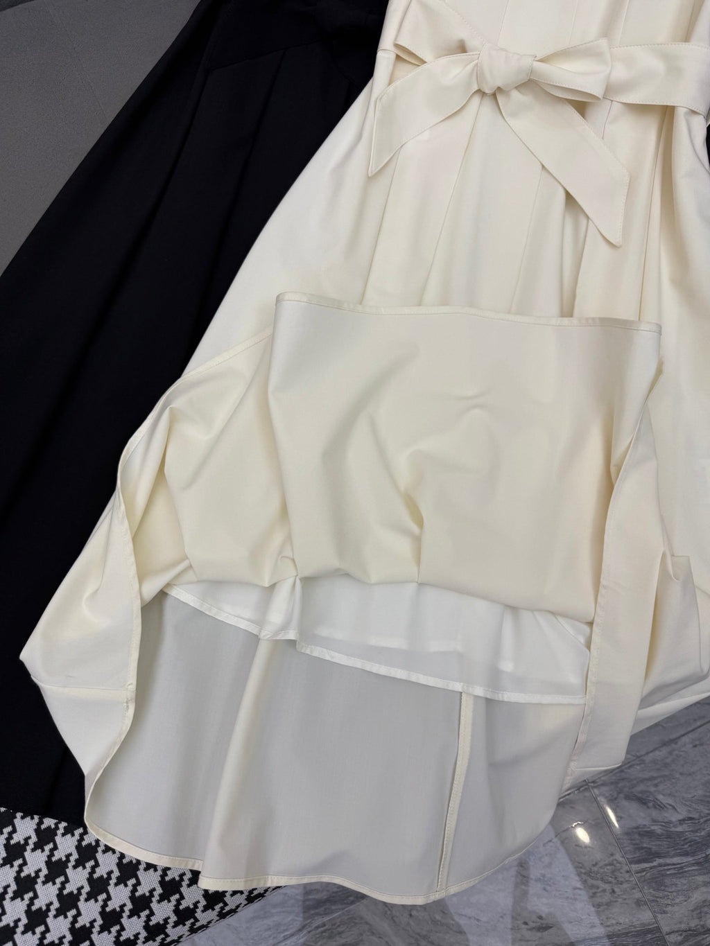 LOUIS VUITTON LV SLEEVELESS DRESS WITH BELTED WAIST 269125